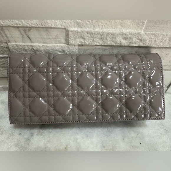 ❤️SOLD❤️Dior Clutch WOC on silver chain Gray/Lilac Neutral color patent - Picture 6 of 16
